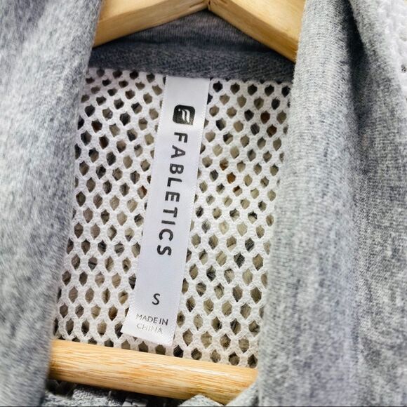 Fabletics Temecula gray zipper vest size small - Picture 6 of 7